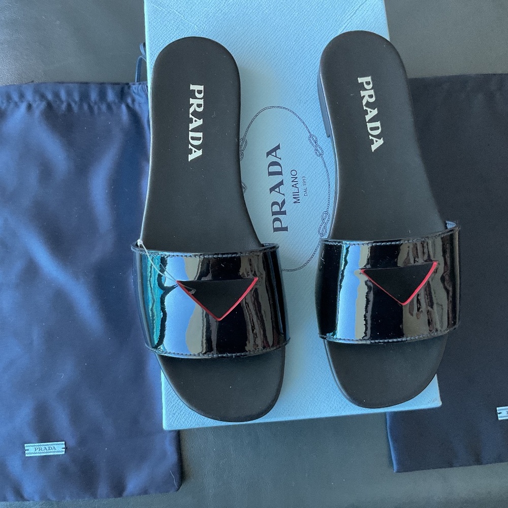 NWT PRADA Black/Red Patent Sandals Size 38.5. Made in Italy.